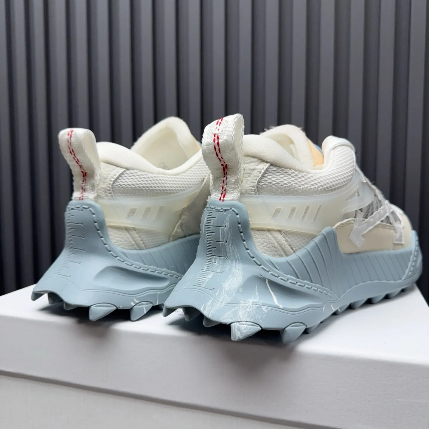 【OFF WHITE】P: 680💰Couple model, Size: Female 35-40; Male 39-44 (customized at 45.46) 2025SS trendy brand OFF WHITE classic popular model, combined outsole, official website original 1:1 developed top-level copy, ️Selected imported high-mercerized matte cowhide splicing breathable mesh ✔️Breathable lining, breathable and comfortable, simple and personalized design, official website rubber outsole.